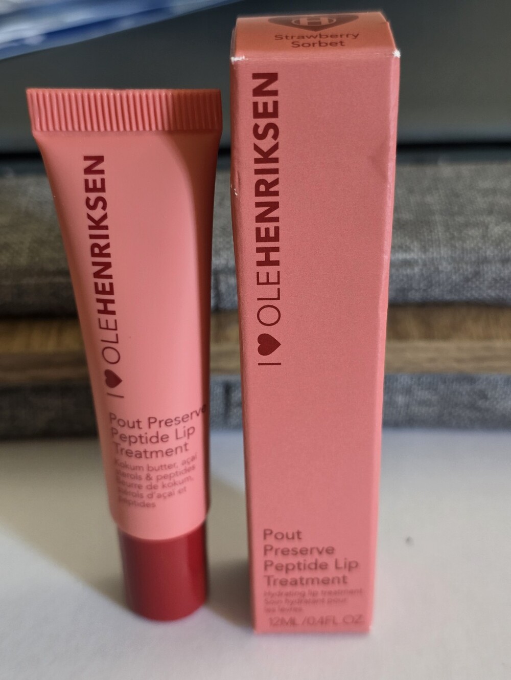 OLEHENRIKSEN STRAWBERRY SORBET Spritz Pout Preserve Peptide Lip Treatment.